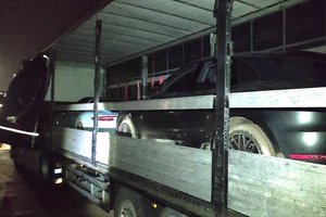 Pasieniečių smūgis mašinvagiams: du prabangūs „Porsche“ užsakovų nepasieks