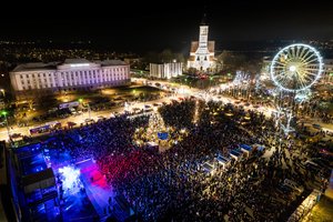 Tikra kalėdinė pasaka Šiauliuose – kerintys vaizdai iš paukščio skrydžio ir įspūdinga minia