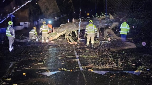 Užfiksuota, kaip atrodo Jungtinė Karalystė po praūžusios audros – šlavė viską savo kelyje