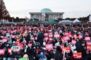 Pietų Korėjoje dėl raginimų įvesti karo padėtį suimtas buvęs gynybos ministras