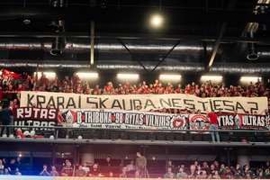 Netikėta vienybė LKL mače: ir Vilnius, ir Kaunas skandavo apie krabą ir kėlė plakatą 