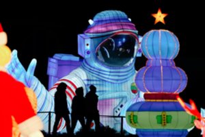 Pakruojo dvare – geriausi lazerių ir projekcijų kūrėjai: „Besmegenių vestuvių“ svečius pritrenkė didingumu