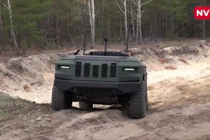 Ukrainiečiai pristatė savo naują antžeminį bepilotį