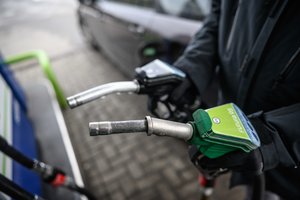 Netrukus degalinėse teks išleisti dar daugiau: kainos šoks į viršų