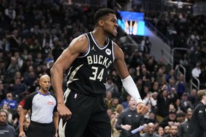 „Bucks“ ir „Thunder“ žengė į NBA taurės pusfinalį