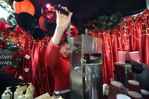 Tai, kas dabar vyksta šalies ekonomikoje, verčia kilnoti antakius: ekonomistai siūlo pažiūrėti į skaičius