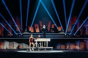 Klaipėdos įvyko pirmasis „Ledo melodijų“ šou: pasaulio žvaigždės kūrė magiją ant ledo ir ore