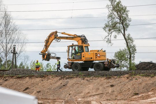 Į Lietuvą pristatyti pirmieji „Rail Baltica“ bėgiai