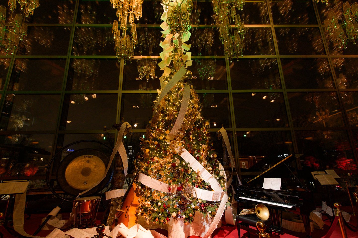  Lietuvos nacionaliniame operos ir baleto teatre įžiebta Kalėdų eglutė.<br> M.Aleksos nuotr.