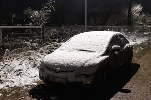 Į Lietuvą plūsta šaltas oras nuo Arkties, o dalį šalies jau balina sniegas: „Penktadienis ir šeštadienis bus žiemiški“