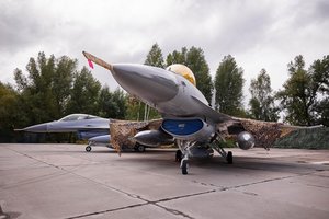 Įvertino, kiek iš tiesų Ukrainai naudingi naikintuvai „F-16“