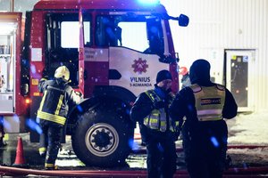 Vilniuje gaisras suniokojo gyvenamąjį vagonėlį