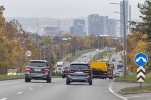 Didžiausia automobilių dalių tiekėja ruošiasi atleisti tūkstančius: viena priežasčių – elektromobiliai