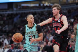 M. Buzelis nesugebėjo įmesti nė vieno dvitaškio, bet „Bulls“ smogė „Hornets“