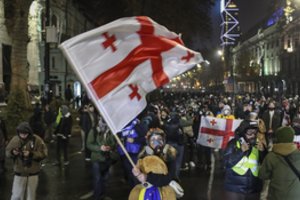 Sakartvele renkamas naujas prezidentas: opozicija balsavimo nepripažins