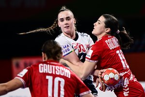 Nukarūnuoti Norvegijos rinktinę finale bandys Danijos rankininkės