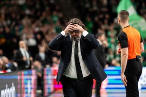 Pavargęs A. Trinchieri prabilo, kad bijo kalėdinių švenčių