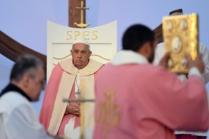 Popiežius Pranciškus ir vėl pasižymėjo: per maldą rusus ir ukrainiečius vadino broliais