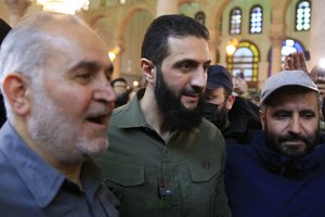 Sirijos sukilėlių lyderis žada išformuoti ginkluotas grupes, atstatyti namus