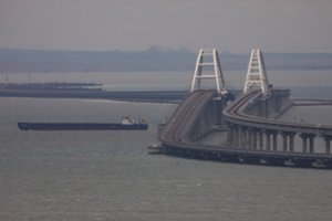 Kerčės sąsiauryje esantis Turkijos laivas siunčia nelaimės signalą