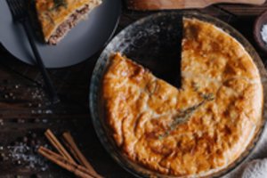 Kanadietiškas mėsos pyragas: su šiais patarimais pavyks net neįgudusiems virtuvėje