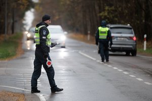 Pareigūnai įspėja vairuotojus: iki pat Naujųjų būkite pasiruošę pūsti – ir ne po kartą