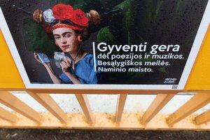 Šalia Vingio parko atidaryta menininko A. Kriščiūno instaliacija „100 priežasčių tiltas“