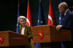 U. Von der Leyen: ES ketina „aktyviau palaikyti tiesioginius santykius“ su Sirijos lyderiais