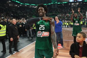 Eurolygos čempionas „Panathinaikos“ per du kėlinius sutaršė „Olimpia“, o K. Nunnas prisirinko rekordų