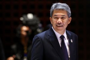 Malaizijos užsienio reikalų ministras bus nubaustas už rūkymą užkandinėje