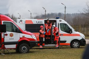 Iš laiško pabirę baltos spalvos milteliai sukėlė sąmyšį Kauno mokykloje