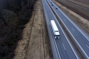 Už susisiekimą atsakingos institucijos siūlo plėsti kelių mokesčio taikymą