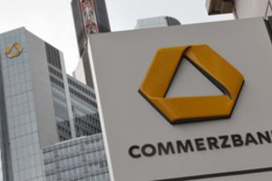 Italijos bankas „UniCredit“ suerzino Vokietijos vyriausybę: pakurstė spėliones dėl „Commerzbank“ perėmimo