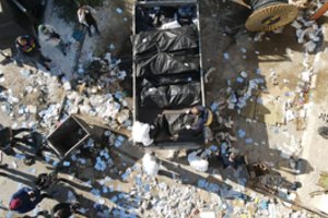 Sirijos gelbėtojai rado sandėlį su žmonių palaikais