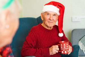 Prieš šventes daugybė senjorų kovoja su vienatve. Kaip galime jiems padėti?