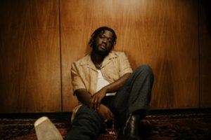 Vienas svarbiausių šio dešimtmečio kūrėjų Michaelas Kiwanuka grįžta į sostinę   