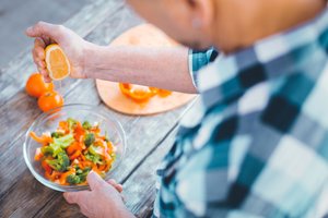 Į septintą dešimtį įkopęs milijonierius jaučiasi kaip 35-erių: laikosi vos trijų paprastų taisyklių