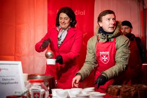 „Maltiečių sriuba“ sostinės širdyje: apsukęs Lietuvą ir palietęs tūkstančius jautrių širdžių akcijos renginių žygis baigėsi Vilniuje