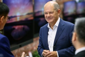 Po kritikos bangos – O. Scholzo pareiškimas: „Kalbėjau su Rusijos prezidentu ir vėl su juo kalbėsiuosi“