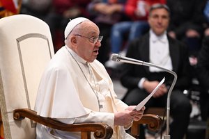 Popiežius pasmerkė smūgio, per kurį Gazos Ruože žuvo vaikų, žiaurumą