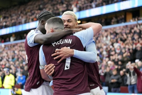 „Manchester City“ košmaras nesibaigia: pralaimėta ir „Aston Villa“ futbolininkams