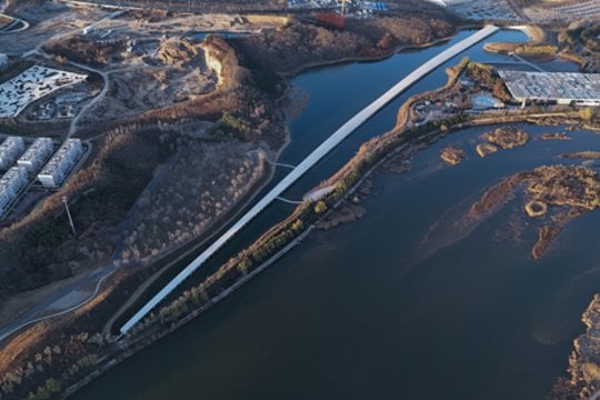 Šis projektas – Zaishui Art Museum – tai naujos plėtros kompleksas Rizhao mieste Šandongo provincijoje, kuris taip pat tarnauja kaip parodų erdvė, lankytojų centras ir prekybos centras.