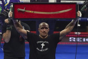 Ukrainietiška galia – O. Usykas ir vėl įveikė T. Fury