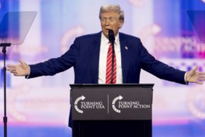 D. Trumpas pažadėjo JAV „sustabdyti transseksualų beprotybę“