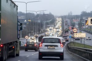 Perspėja visus vairuotojus: šiuo laiku ribos paslaugas – negalėsite vairuoti šių automobilių