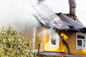 Ugniagesiai įspėja nuosavų namų šeimininkus: tai privalo žinoti visi gyventojai