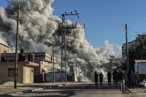 „Hamas“ sveikatos tarnyba: per smūgį pastatui Beit Lahijoje žuvo 50 žmonių