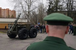 Rusiškų robotų sukilimas? Per demonstraciją pasikėsino į savo operatorių