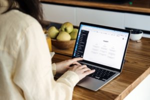 2025-ųjų technologijų tendencijos: DI agentai ir pasiruošimas gyvenimui be „TikTok“