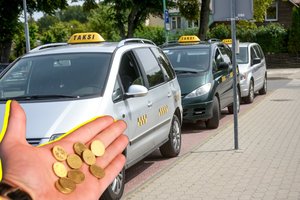 Naujųjų naktį suksite galvą, kaip grįžti iš miesto: dalis taksi vairuotojų net neketina dirbti